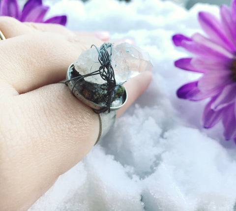 Unisex adjustable quartz crystal ring