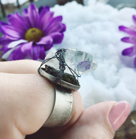 Unisex adjustable quartz crystal ring